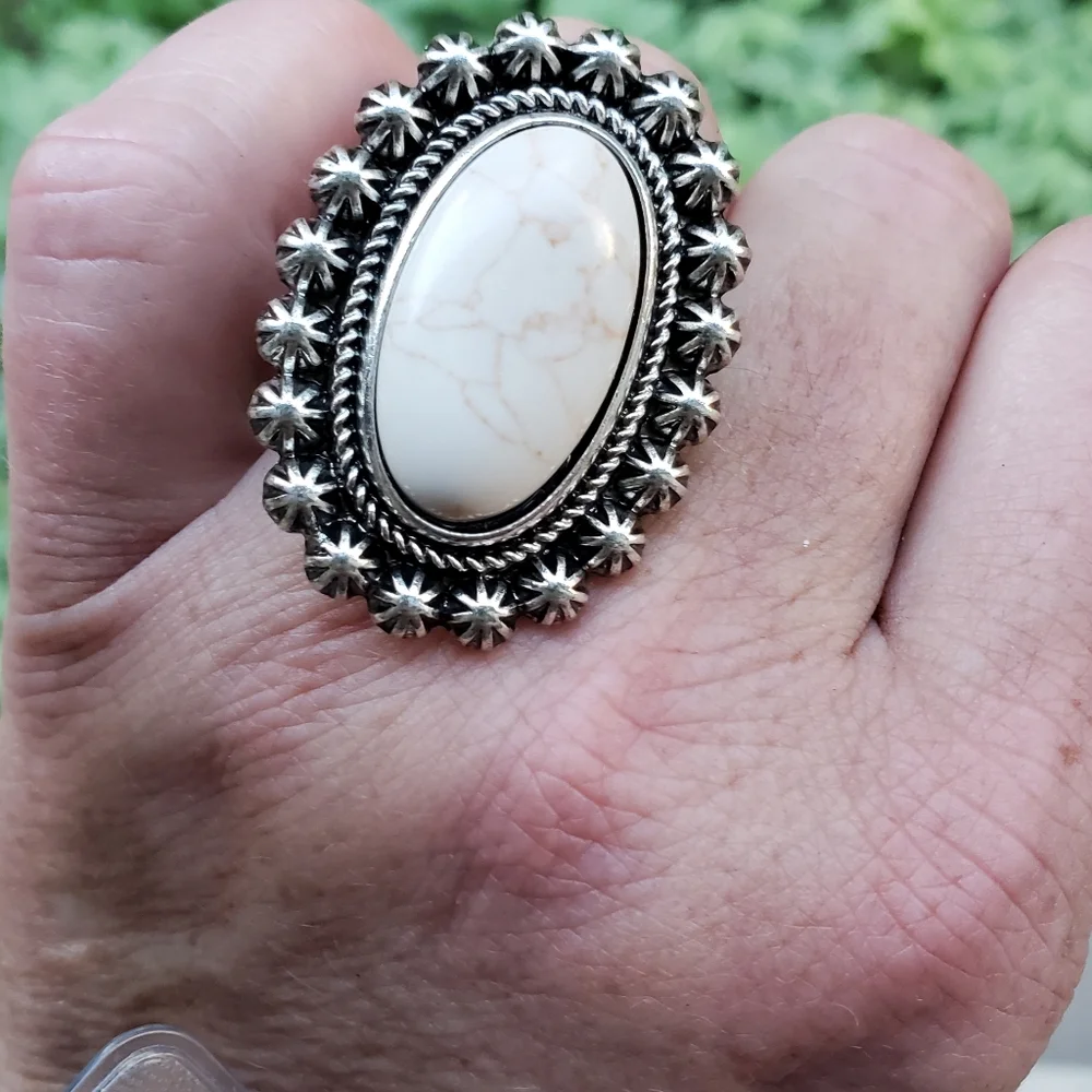 Free Spirit Boho Native South Western People Oval Sunburst bead Stretch Ring Nwt